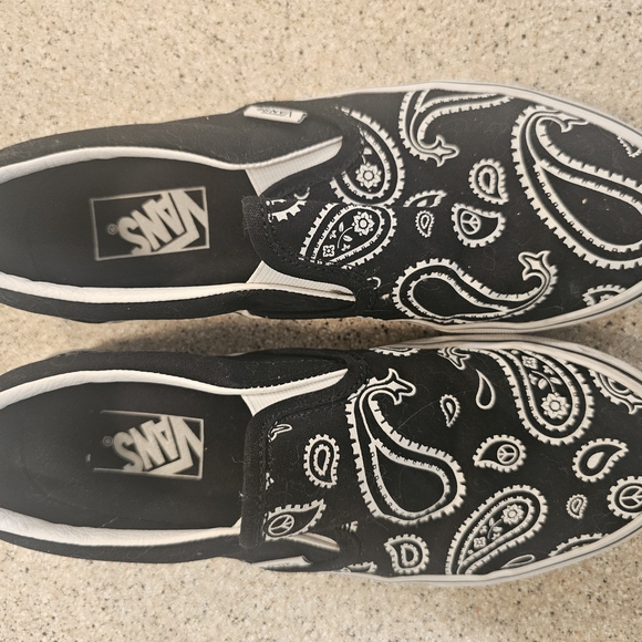 Vans Black and White Paisley Slip-On Shoes - Picture 1 of 3